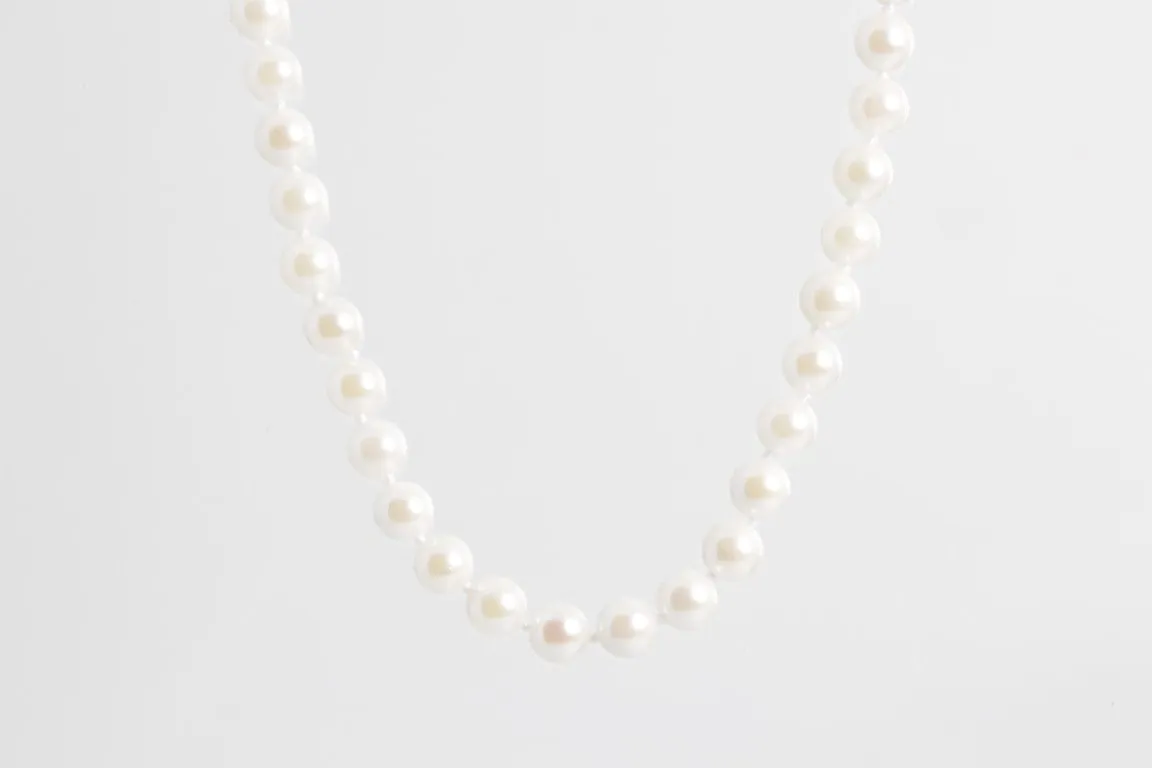 18'' 6.6mm Pearl Necklace 14k Yellow Gold (27.50g.)