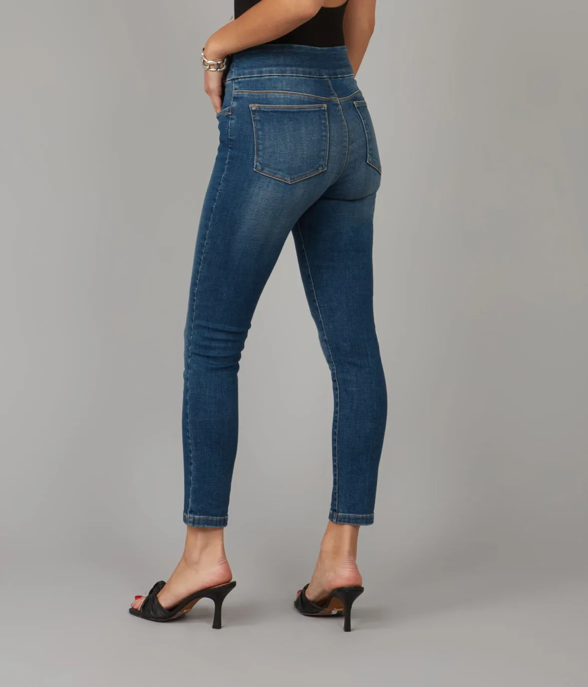 Anna-RCB High Rise Skinny Pull-On Jeans